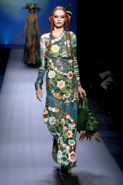 Look 28